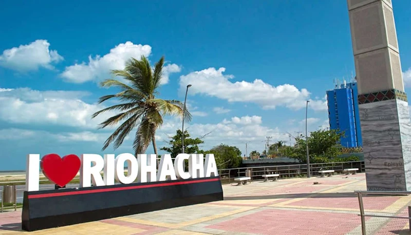 Letrero I love Riohacha ubicado en el malecón turístico de la ciudad